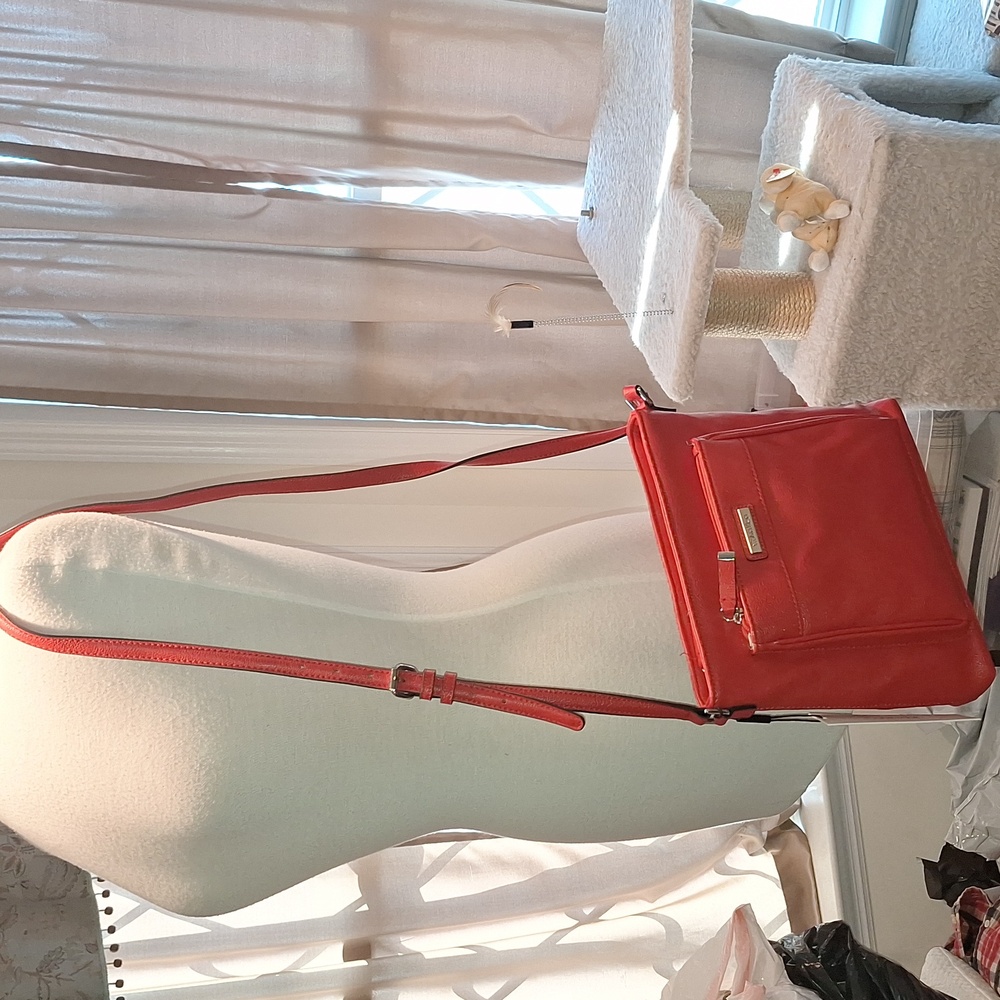 😺CALVIN KLEIN R-q Crossbody Bag in Red - Picture 9 of 12